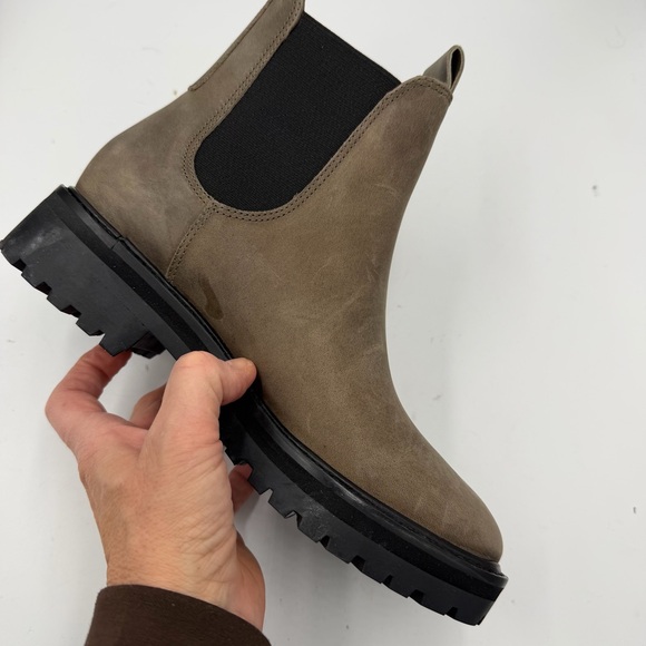 NEW Everlane Mushroom Suede Leather Lug Sole Chelsea Bootie in Size 7.5 - Picture 8 of 12